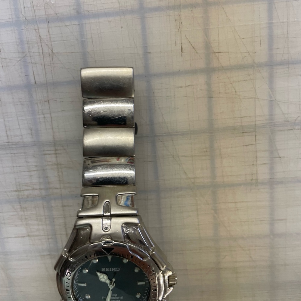 SEIKO SE-560 H BLACK DIAL Silvertone band! Working GREAT - Picture 4 of 10
